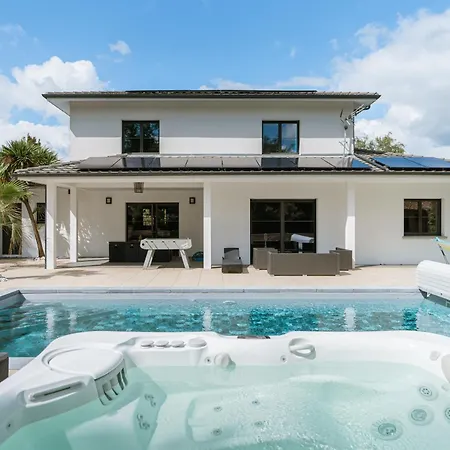 Sienna - Pool, Sauna, Jacuzzi & Fitness Villa *