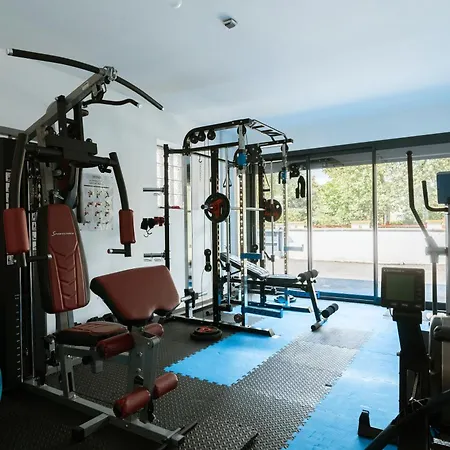 Sienna - Pool, Sauna, Jacuzzi & Fitness *